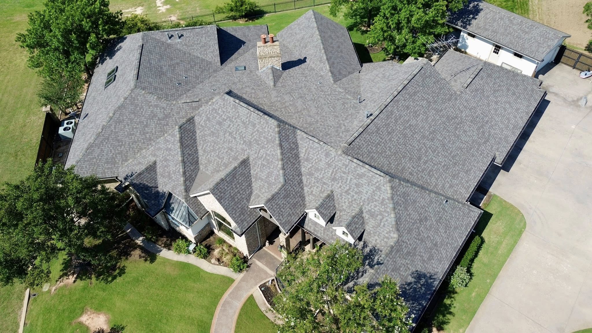 Working With Professional Roofing Contractors